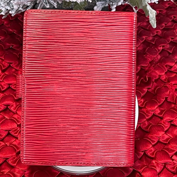 Authentic LOUIS VUITTON Red Epi Agenda cover/Wallet - Picture 9 of 13
